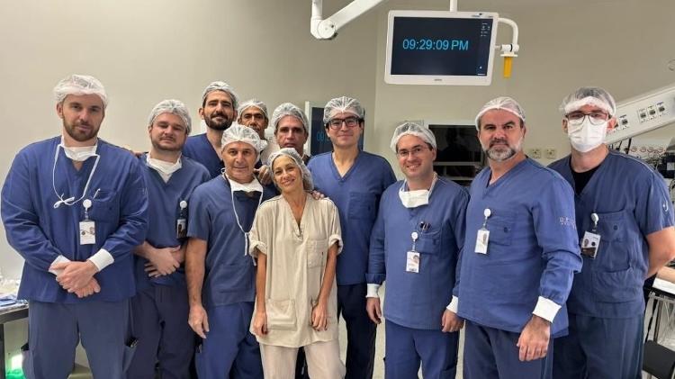 Equipe médica que realizou a cirurgia no ex-presidente Equipe médica que realizou a cirurgia no ex-presidente