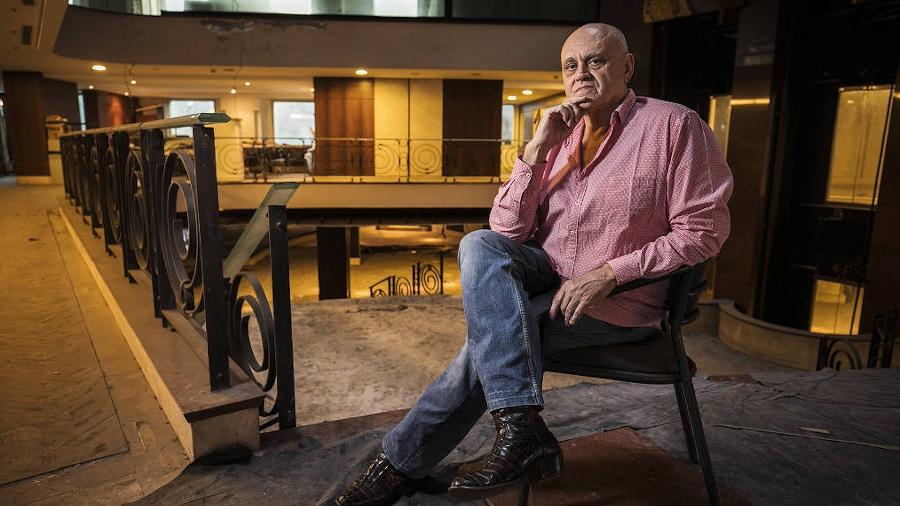 Morre Oscar Maroni, ícone da noite paulistana e ex-participante de reality show, aos 74 anos