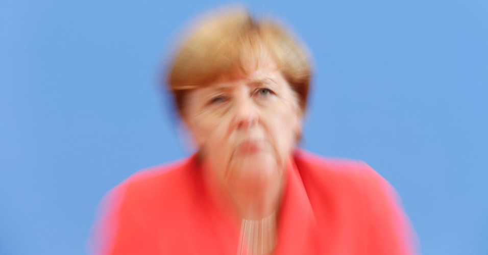 31.ago.2015 - Fotografia com efeito especial da chanceler alemã Angela Merkel durante entrevista em Berlim, na Alemanha
