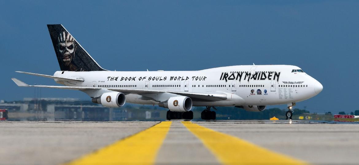 O Boeing 747-400 da banda de heavy metal Iron Maiden: avião é batizado de Ed Force One - Divulgação