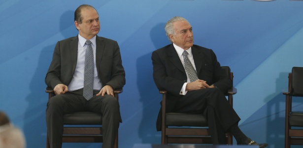 O ministro da Saúde, Ricardo Barros, ao lado do presidente Michel Temer - Pedro Ladeira/Folhapress