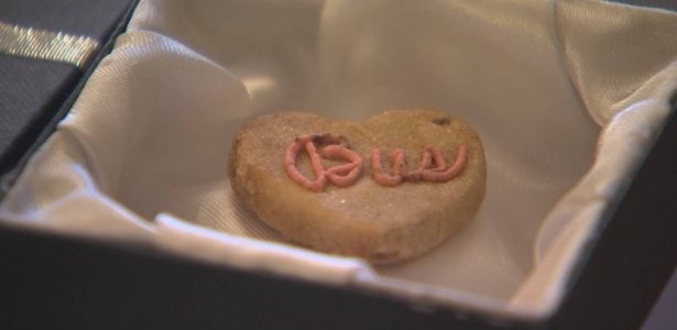 Biscoito em formato de coração foi dado de presente a mãe de Penny Rickhoff pelo primeiro namorado dela -  3TV/CBS 5