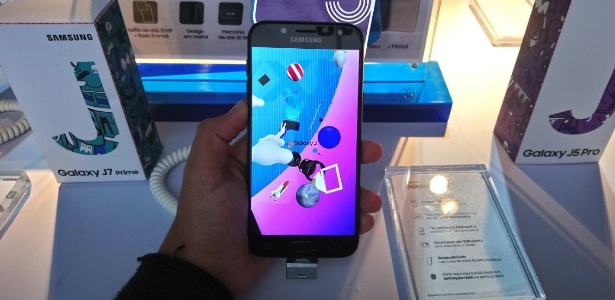 Smartphone Galaxy J5 Pro, da Samsung, conta com dois sensores de 13 megapixels - Bruna Souza Cruz/UOL