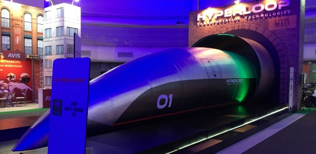 Hyperloop TT trouxe uma maquete em tamanho real de sua cápsula - Rodrigo Trindade/UOL