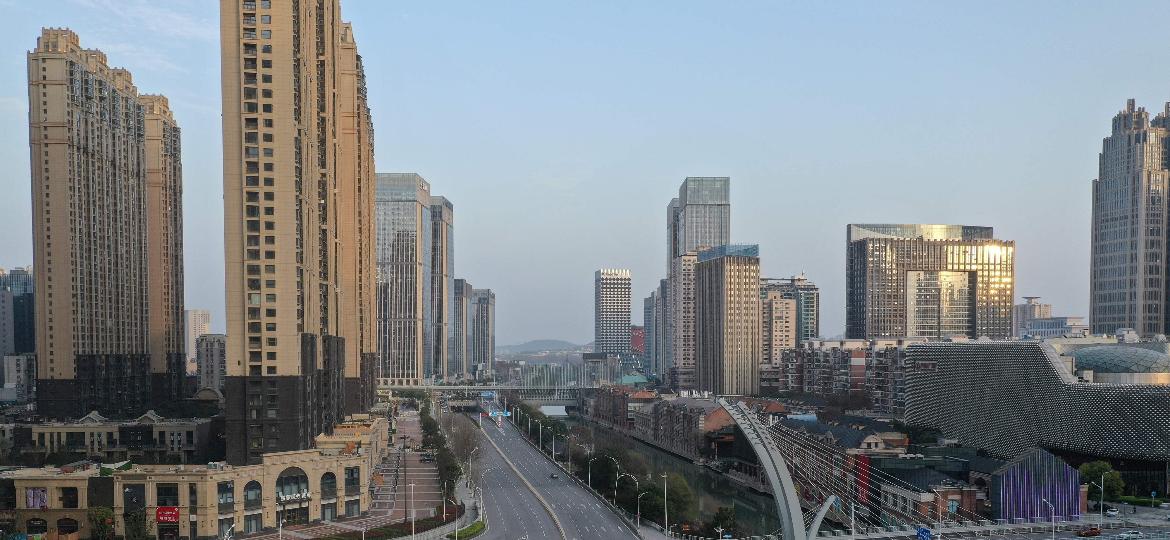 Imagem aérea das ruas de Wuhan, na China - STR/AFP