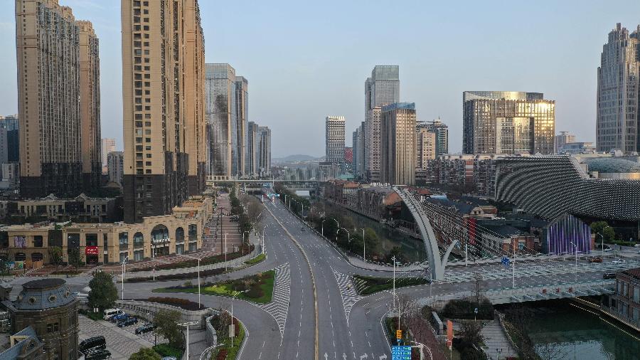 Imagem aérea das ruas de Wuhan, na China - STR/AFP