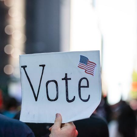 Eleição nos EUA, eleições americanas, Estados Unidos, votação, vote, protesto, cartaz - Getty Images