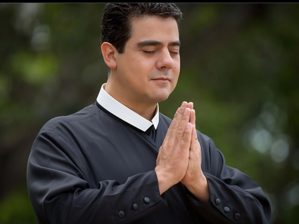 Padre usava laranjas para ocultar desvio de dinheiro de fiéis, diz juíza