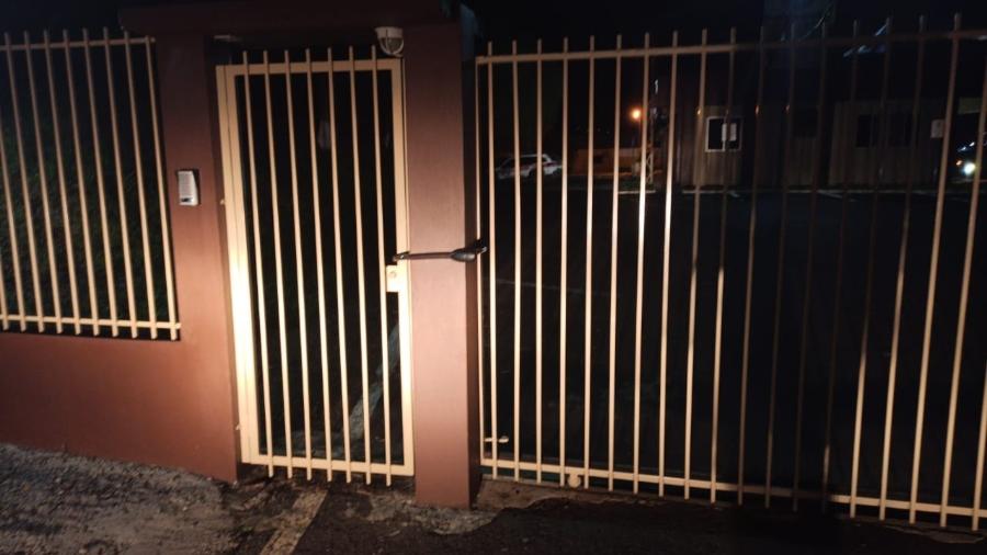 Criminosos tentaram atrasar a polícia trancando portão de saída das viaturas - Site Ronda Policial Xanxerê cortesia ao UOL