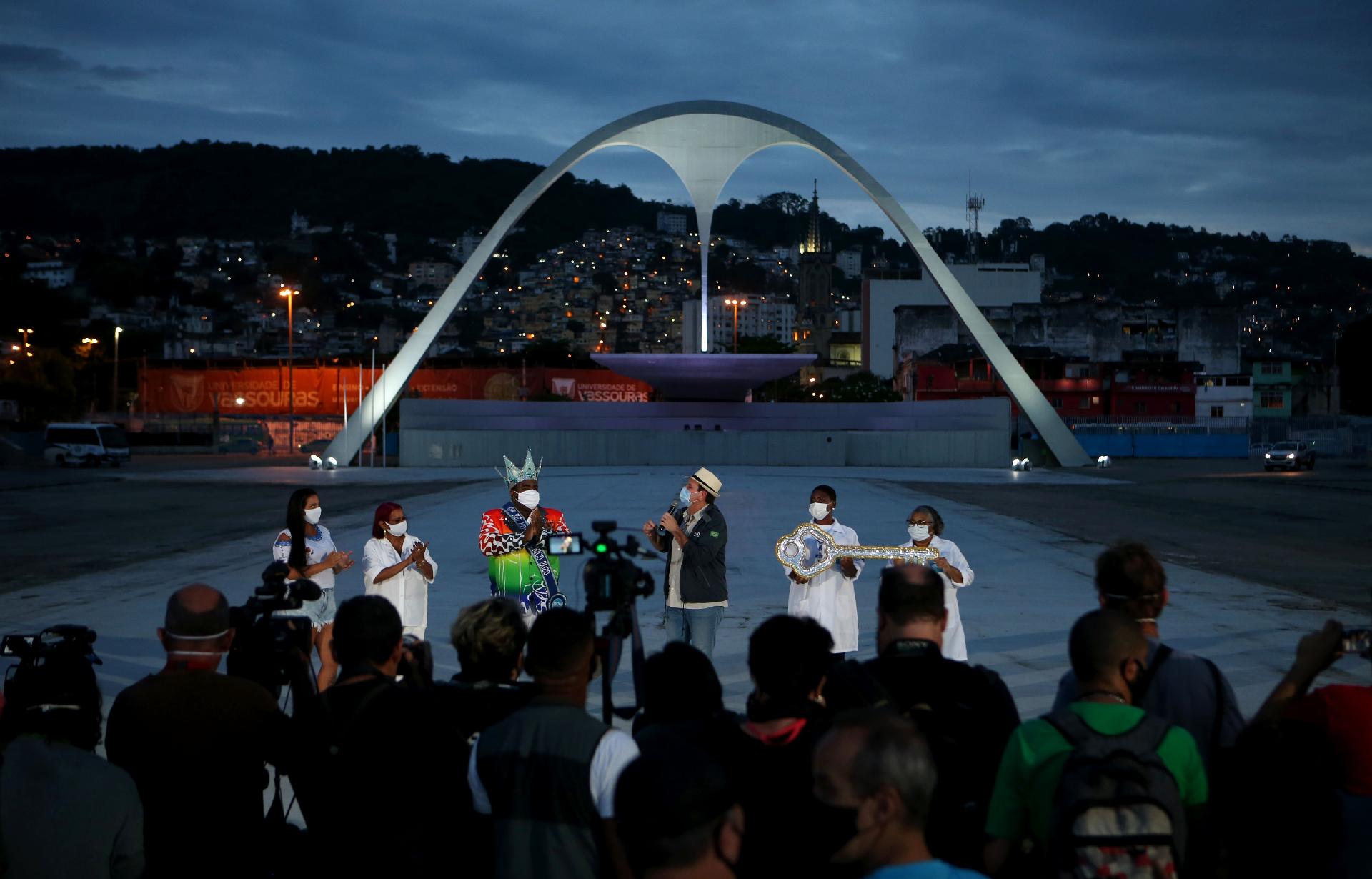 12 fev. 2021 - Cerimônia de iluminação especial do Sambódromo em homenagem às vitimas da covid-19 - WILTON JUNIOR/ESTADÃO CONTEÚDO