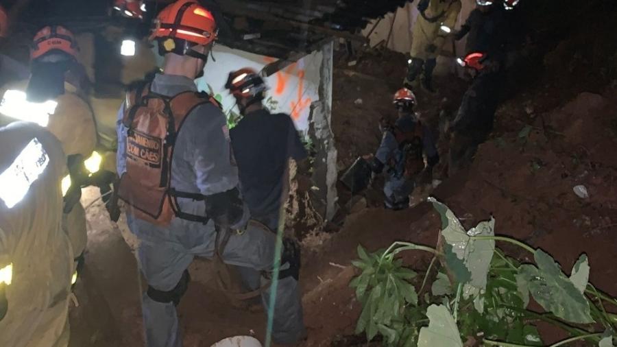 Deslizamento de terra em Embu das Artes, na Grande SP, deixou três mortos - Divulgação/Corpo de Bombeiros