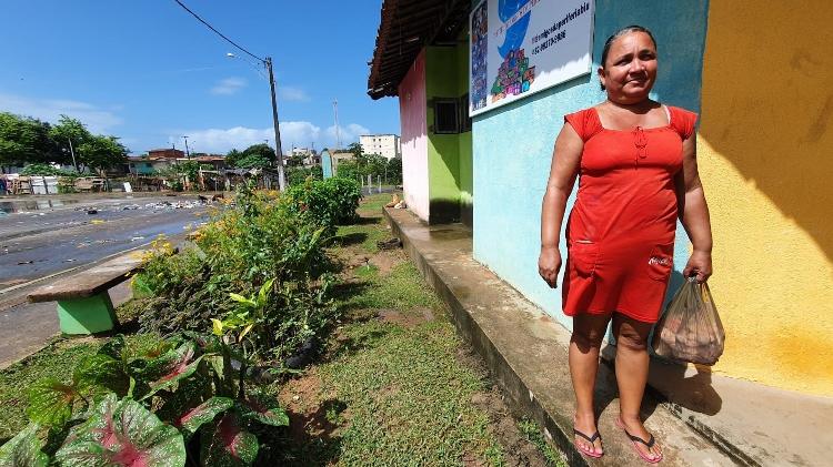 Silvana Amaral, 51, lives with her son and husband and bought bones and skin for food from an NGO in Maceió - Carlos Madeiro/UOL - Carlos Madeiro/UOL