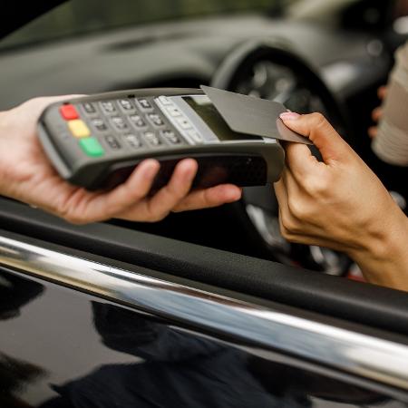 É vantajoso parcelar compras sem juros e manter o dinheiro investido É vantajoso parcelar compras sem juros e manter o dinheiro investido