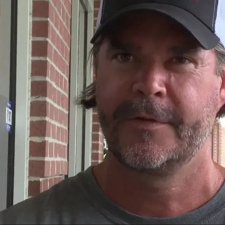 Homem contrai bactéria 'comedora de carne' após andar em praia nos EUA