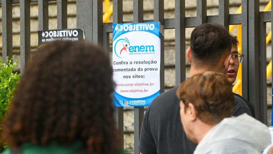 Candidatos chegam para primeiro dia de aplicação do Enem 2024