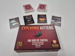 Jogo da treta: 'Exploding Kittens' é tipo UNO, mas mais caótico e divertido