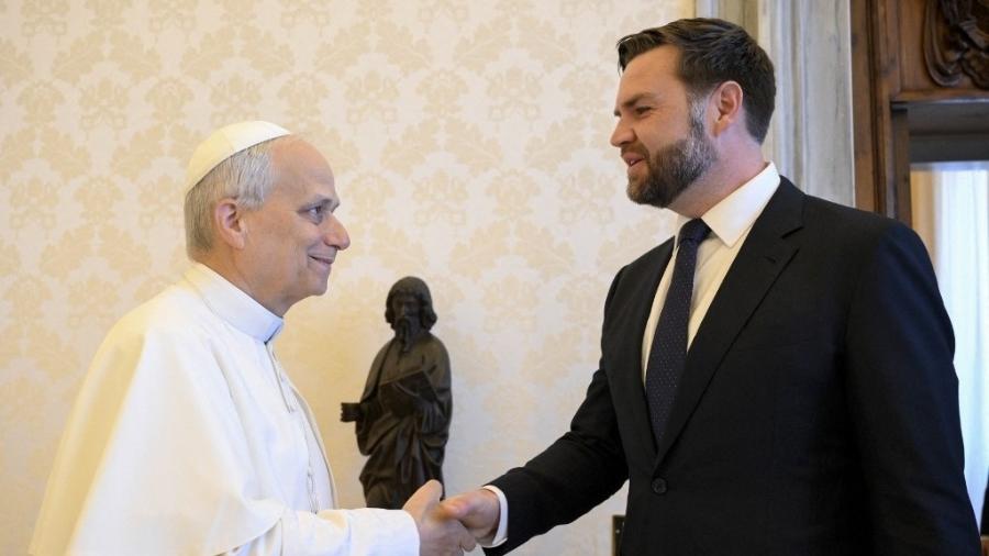 19.mai.2025 - JD Vance visitou o Vaticano e entregou uma carta de Donald Trump ao papa Leão 14 19.mai.2025 - JD Vance visitou o Vaticano e entregou uma carta de Donald Trump ao papa Leão 14