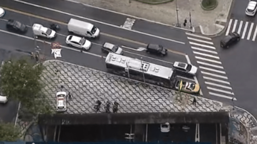 Homem morre após ser atropelado por ônibus no centro de São Paulo