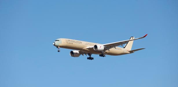 Avião voa por mais de 24 horas e supera recorde mundial de voos comerciais