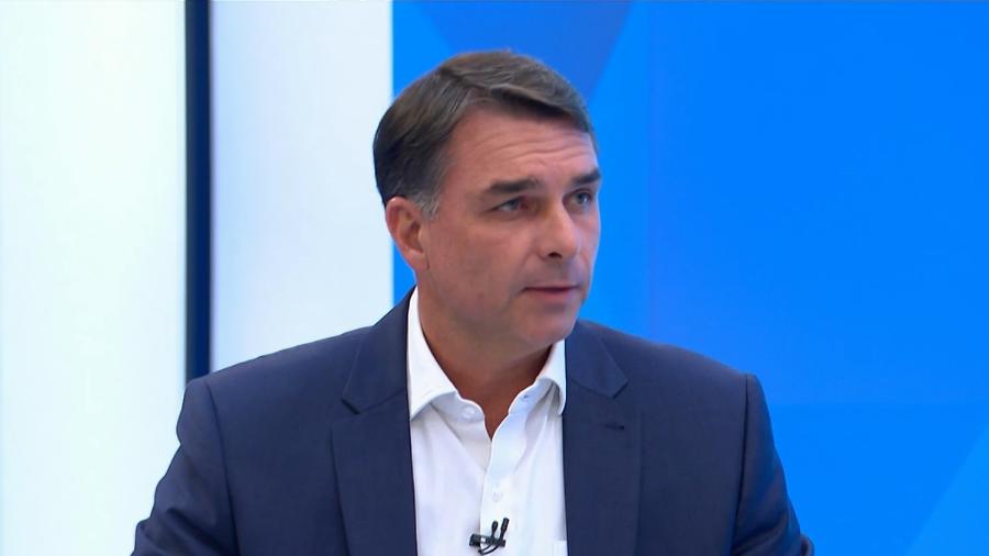 O candidato Flávio Bolsonaro (PL) em sabatina no Jornal Nacional, da TV Globo