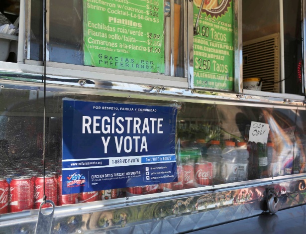 Food truck de tacos faz campanha para que eleitores hispânicos se registrem para votar, em Houston, Texas (EUA) - Trish Badger/Reuters