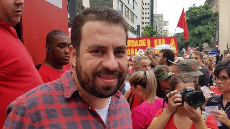 Guilherme Boulos (PSOL) participa de protesto pró-Lula na avenida Paulista - Téo Takar/UOL