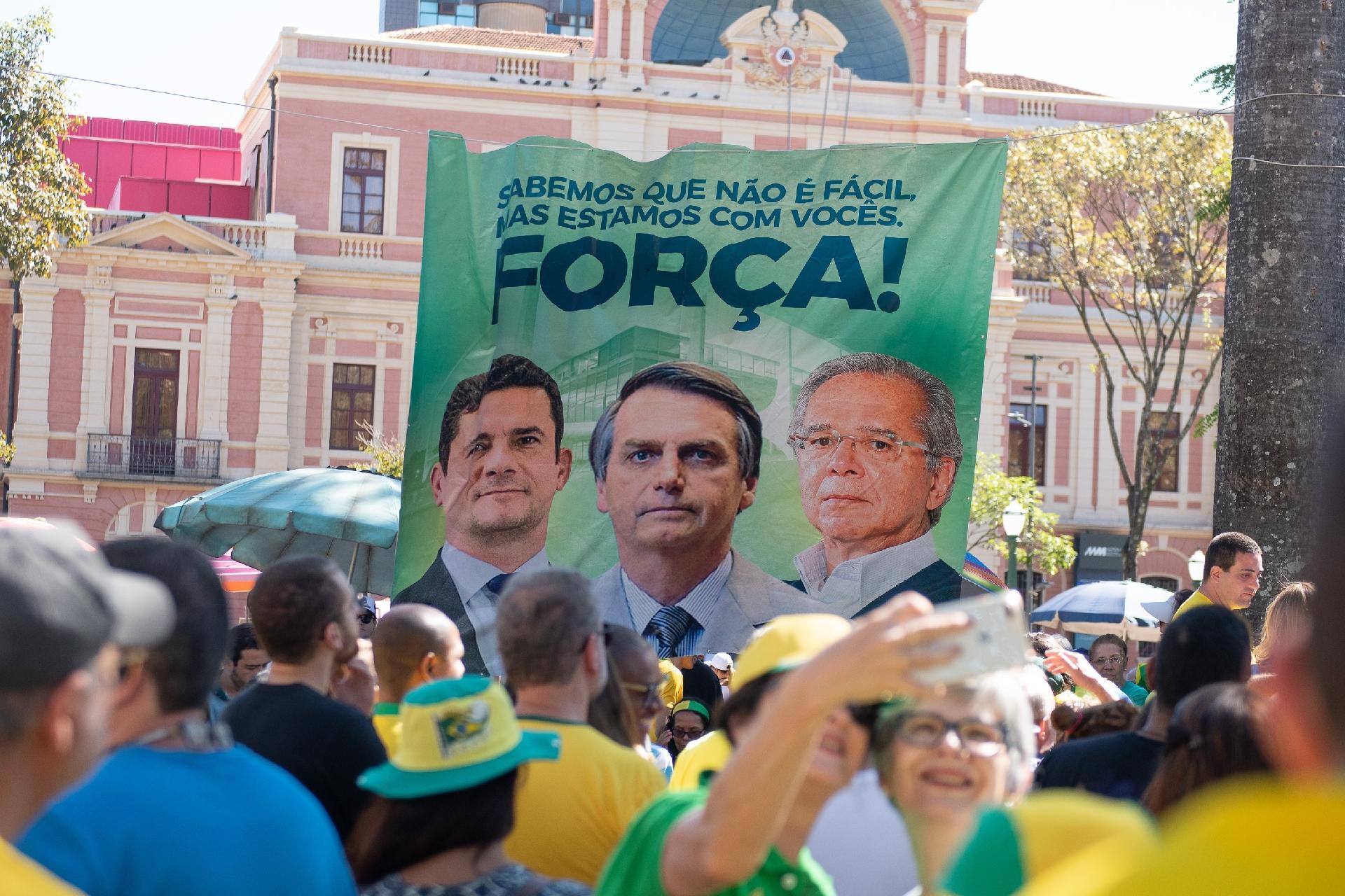 30.jun.2019 - Em Belo Horizonte, manifestantes pedem força ao trio Bolsonaro, Guedes e Moro - Gledston Tavares /FramePhoto/Folhapress