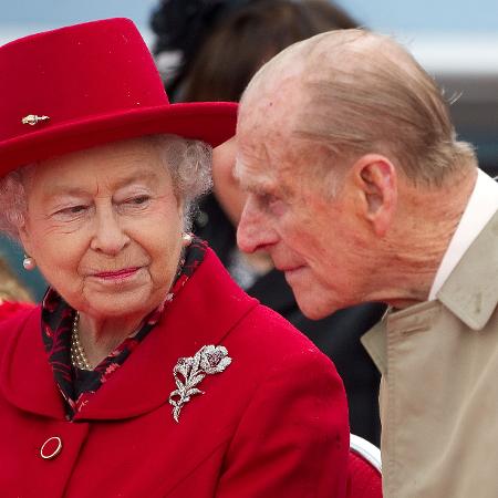 Rainha Elizabeth ao lado do marido, príncipe Philip, em Londres - Paul Hackett
