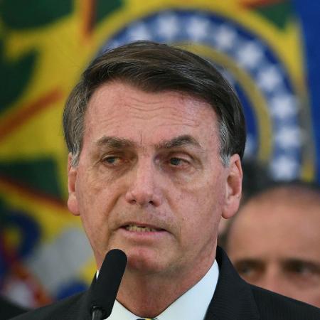 Jair Bolsonaro assinou hoje um decreto que inclui academias e salões de beleza na lista de serviços essenciais - Edu Andrade/Fatopress/Estadão Conteúdo