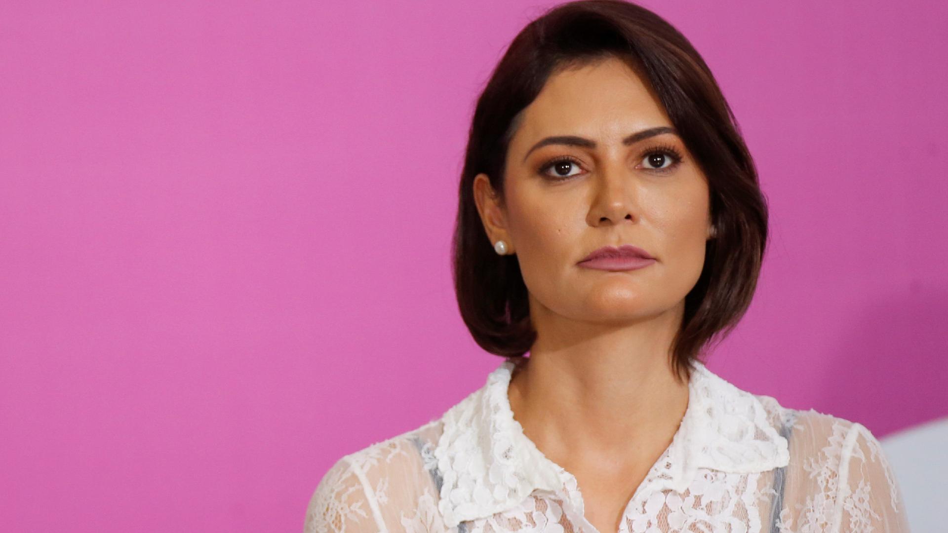 Três perguntas sobre os depósitos de Fabrício Queiroz na conta de Michelle Bolsonaro - 07/08/2020 - UOL Notícias