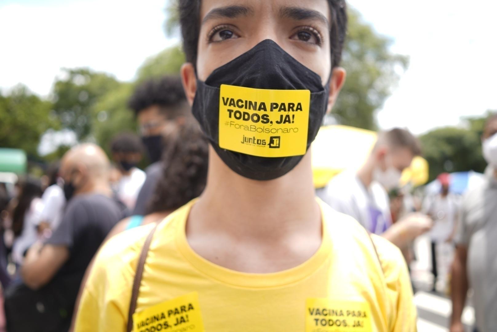 Danylo Amilcar, estudante de geografia da USP e integrante do movimento Juntos, protesta contra a realização do Enem em SP - André Porto/UOL