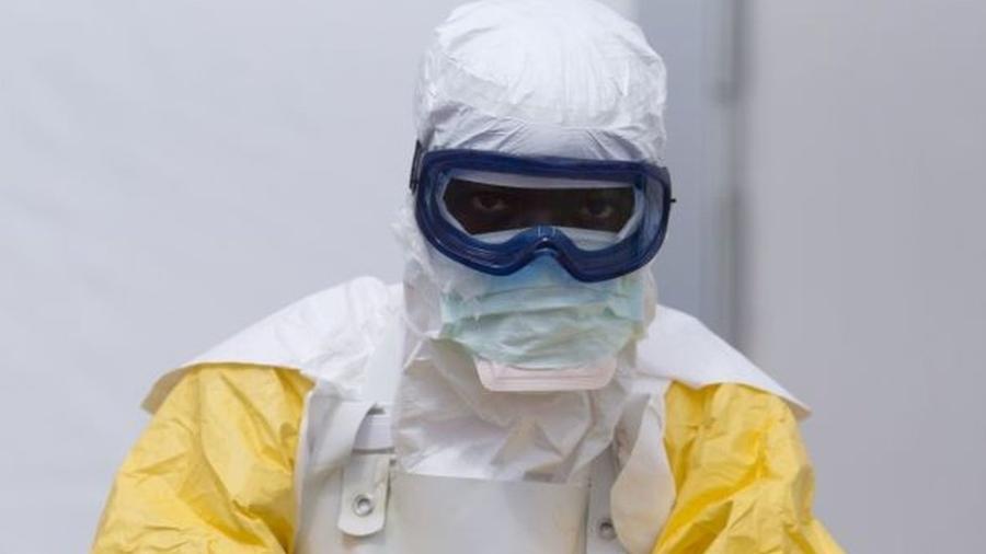 O ebola se espalha pelo contato físico próximo com pessoas infectadas - AFP via BBC
