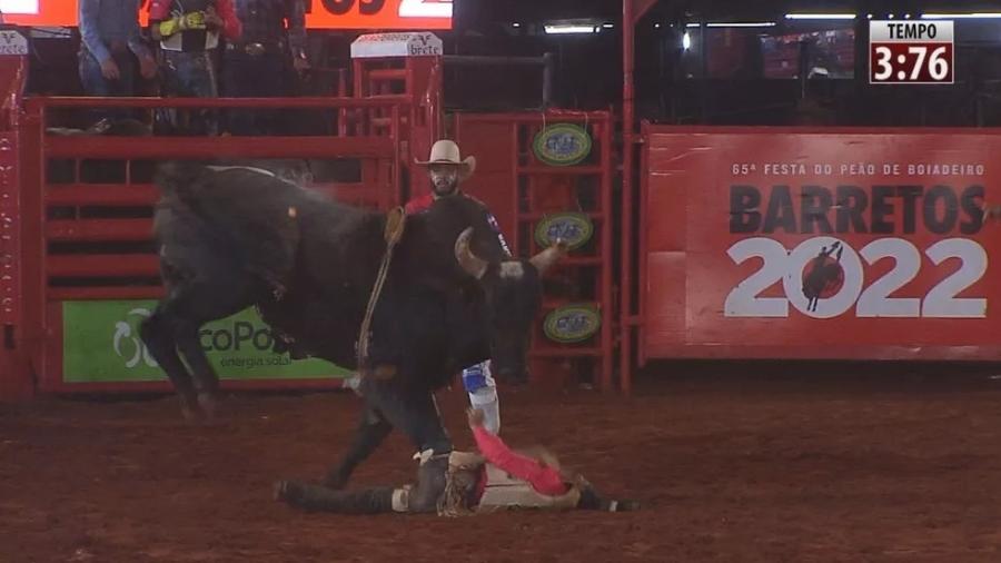 Surfista de SP troca mar e prancha por poeira e arreios para competir no  rodeio em cavalos, Festa do Peão de Barretos 2022