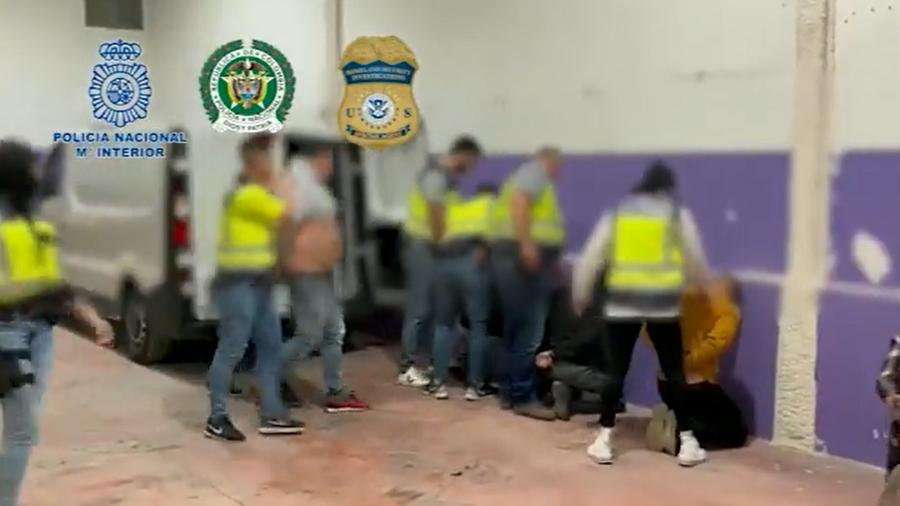 Segundo Polícia Nacional da Espanha, 19 pessoas foram presas em operação para desmantelar tráfico na Espanha - @policia/Twitter/Reprodução de vídeo