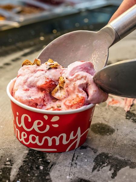 Ice Creamy Sorvetes vende sorvetes artesanais na pedra - Divulgação