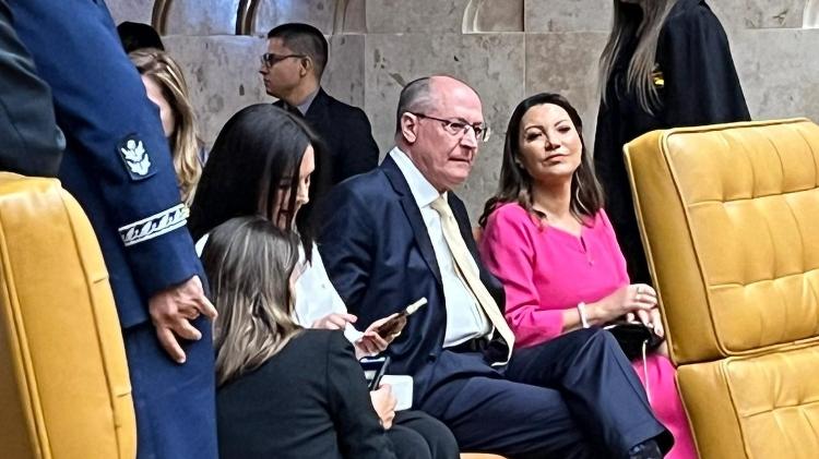 A primeira-dama Janja da Silva, o vice Alckmin e sua esposa, Lu, na posse de Zanin no STF