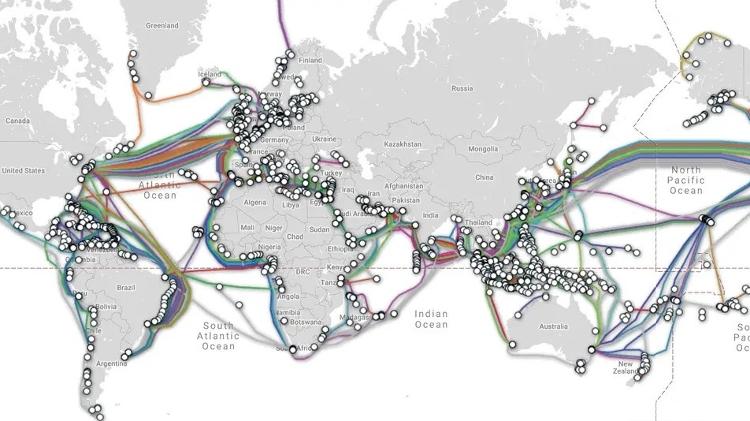 Mapa da Telegeography mostra cabos submarinos conectando países ao redor do mundo