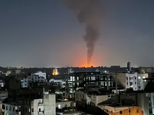 Rebeldes do Iêmen denunciam morte de civil após ataque dos EUA e Reino Unido