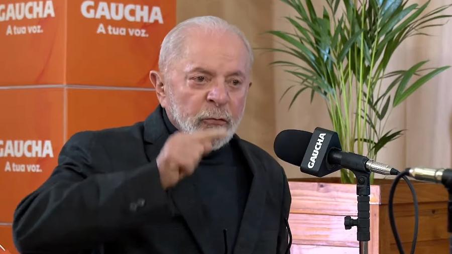 O presidente Lula (PT) em entrevista a uma rádio no Rio Grande do Sul