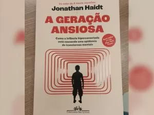 'Infância baseada no celular': o que diz o livro 'A geração ansiosa'?