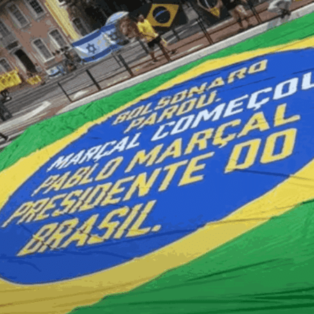 Bandeira foi colocada no chão durante ato de 7 de Setembro na avenida Paulista - Reprodução