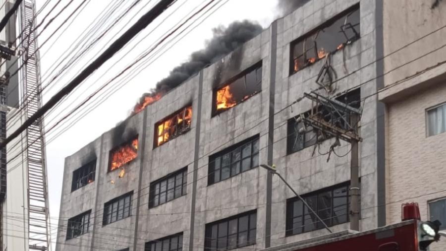 Incêndio foi registrado em prédio comercial na rua Dr. João Alves de Lima, no bairro do Brás - Defesa Civil do Estado/Reprodução