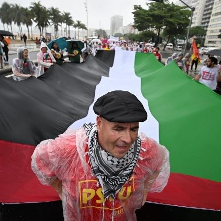 Manifestantes realizam marcha pró-Palestina durante a cúpula do G20 no Rio