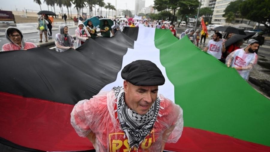 Manifestantes realizam marcha pró-Palestina no Rio