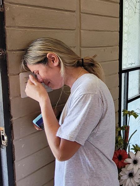 Heidy Sanchez chora ao contar que foi separada de sua filha, de apenas um ano Heidy Sanchez chora ao contar que foi separada de sua filha, de apenas um ano