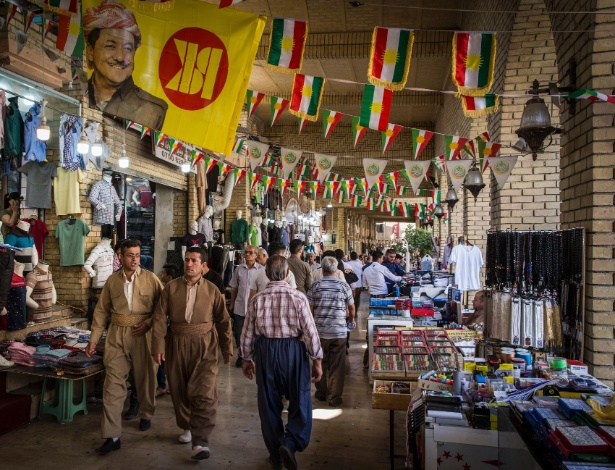Pessoas circulam no "grande bazar" em Irbil, na região do Curdistão no Iraque - IVOR PRICKETT/NYT