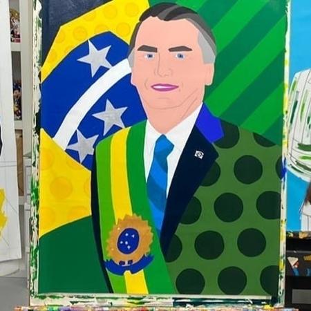 O senador Flávio Bolsonaro compartilhou retrato do pai, o presidente Jair Bolsonaro, que está no ateliê de Romero Britto em Miami - Reprodução/Instagram/Flávio Bolsonaro