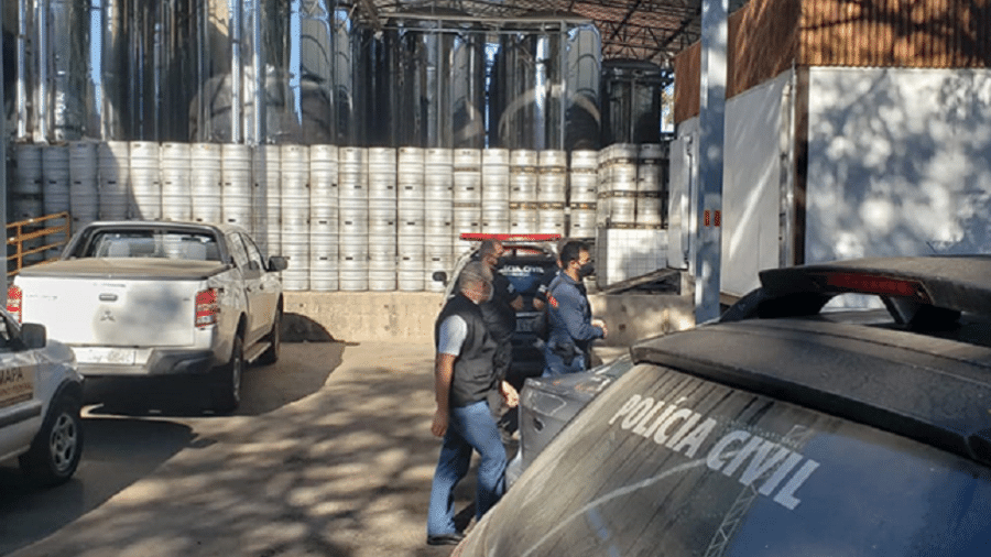 Em agosto, o Ministério Público e a Polícia Civil cumpriram mandado de busca e apreensão na sede da cervejaria Backer - Divulgação/MPMG