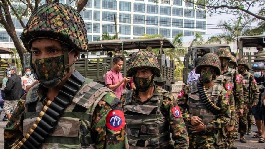 Críticos dizem que o império empresarial dos militares de Mianmar ajudou a impulsionar o golpe atual - Getty Images