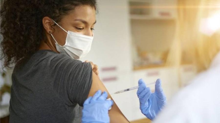 A vacina contra covid torna a infecção mais leve - Getty Images
